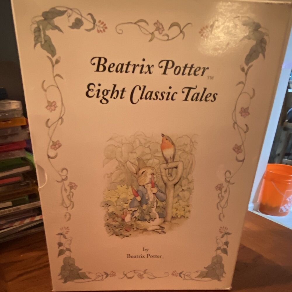 Beatrix potter 8 classic tales with book case